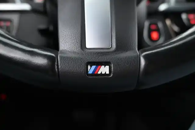 Valkoinen Sedan, BMW 320 Gran Turismo – MNX-500