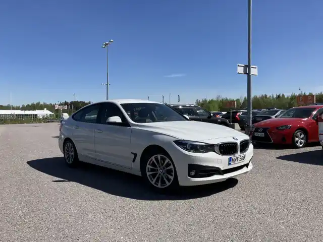 Valkoinen Sedan, BMW 320 Gran Turismo – MNX-500