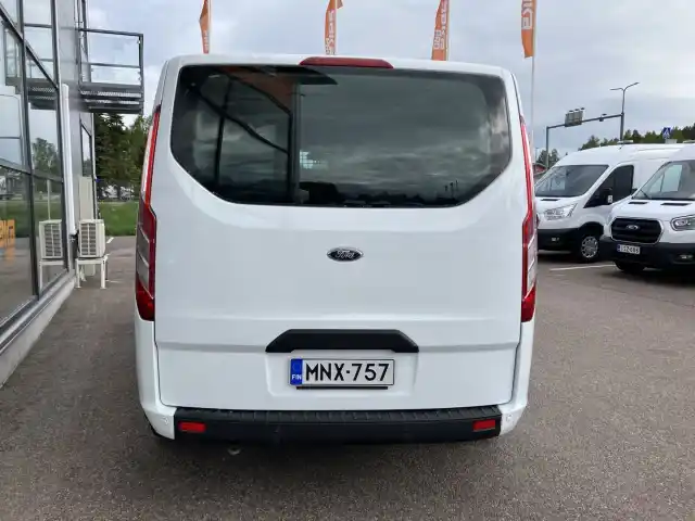 Valkoinen Pakettiauto, Ford Transit Custom – MNX-757