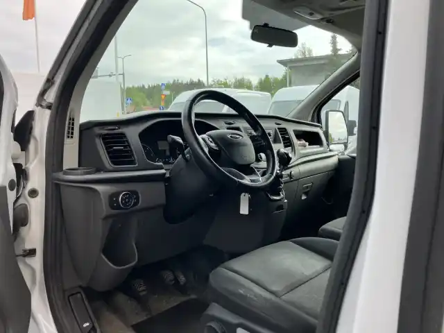 Valkoinen Pakettiauto, Ford Transit Custom – MNX-757