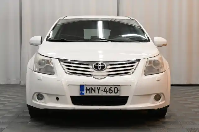 Valkoinen Farmari, Toyota Avensis – MNY-460