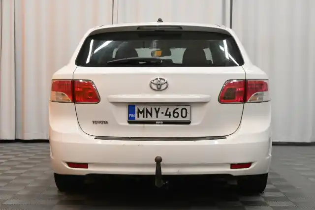 Valkoinen Farmari, Toyota Avensis – MNY-460