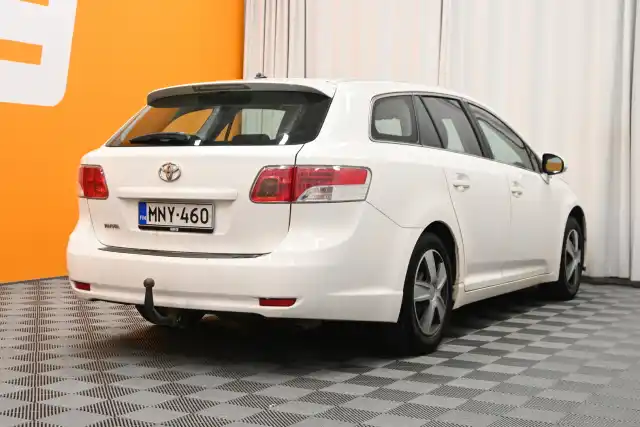 Valkoinen Farmari, Toyota Avensis – MNY-460