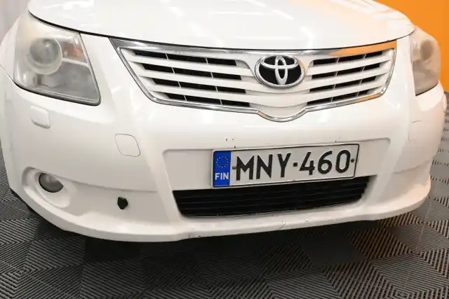 Valkoinen Farmari, Toyota Avensis – MNY-460