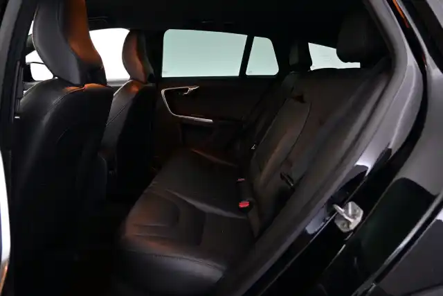 Musta Farmari, Volvo V60 Cross Country – MNZ-963