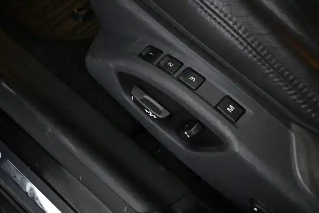 Musta Farmari, Volvo V60 Cross Country – MNZ-963