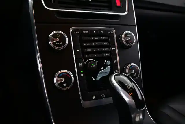 Musta Farmari, Volvo V60 Cross Country – MNZ-963