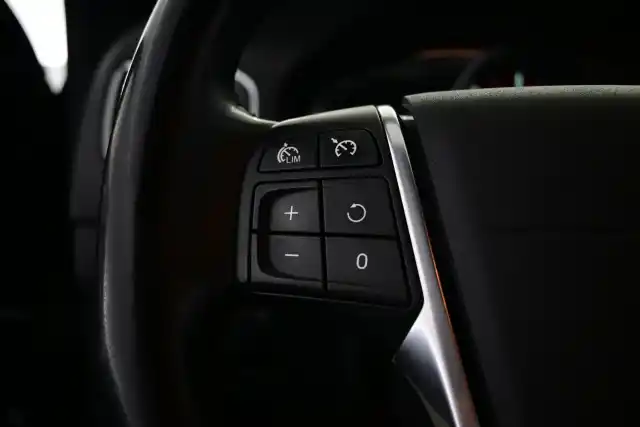 Musta Farmari, Volvo V60 Cross Country – MNZ-963