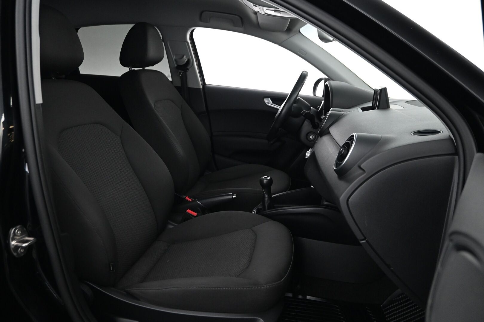 Musta Henkilöauto, Audi A1 – MOA-718
