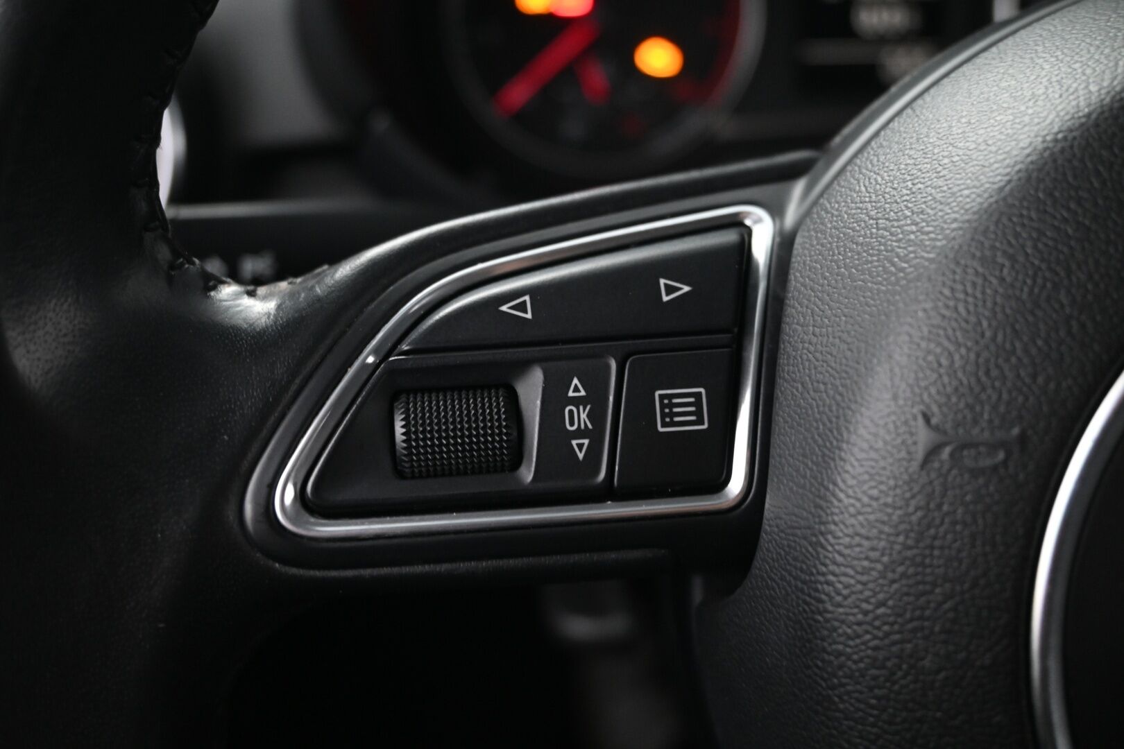 Musta Henkilöauto, Audi A1 – MOA-718
