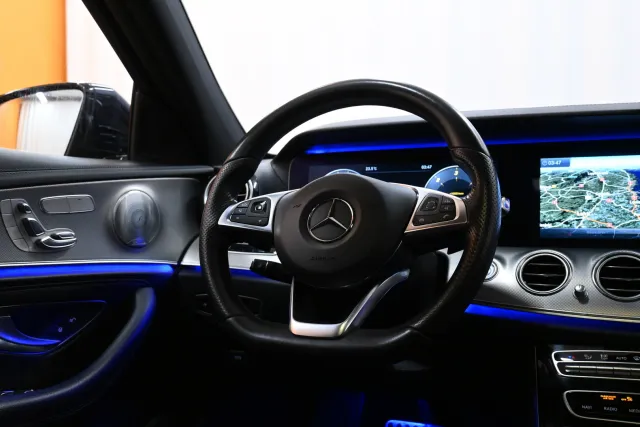 Sininen Sedan, Mercedes-Benz E – MOA-766