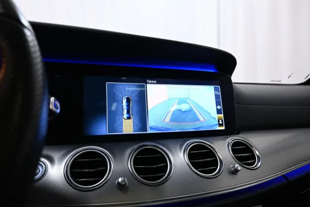 Sininen Sedan, Mercedes-Benz E – MOA-766