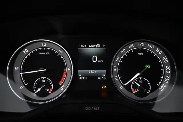 Harmaa Farmari, Skoda Superb – MOA-779