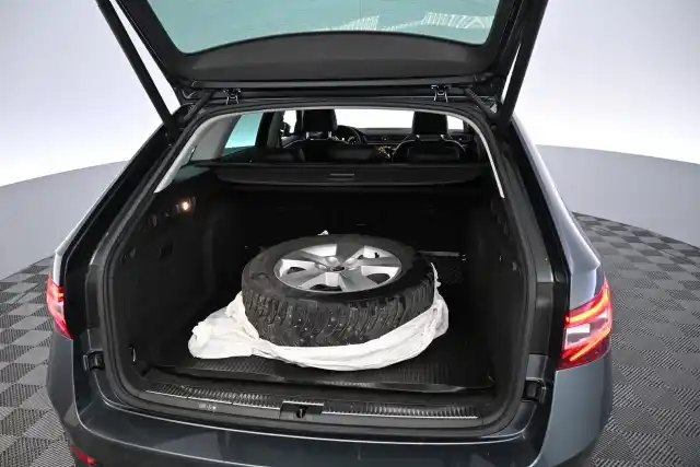 Harmaa Farmari, Skoda Superb – MOA-779