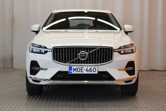 Valkoinen Maastoauto, Volvo XC60 – MOE-460