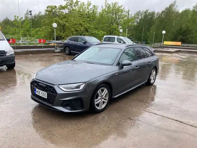 Harmaa Farmari, Audi A4 – MOE-555
