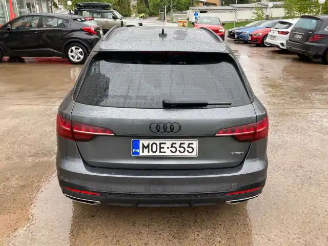 Harmaa Farmari, Audi A4 – MOE-555