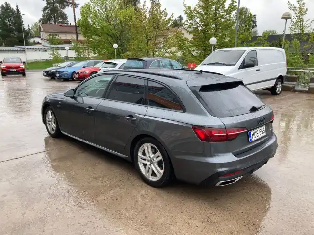 Harmaa Farmari, Audi A4 – MOE-555