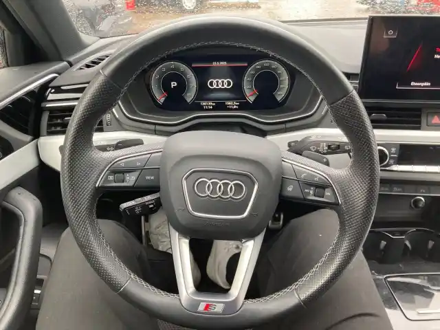 Harmaa Farmari, Audi A4 – MOE-555