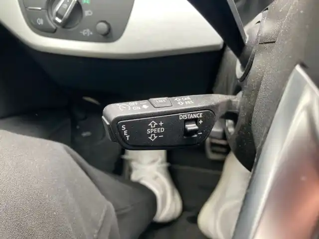 Harmaa Farmari, Audi A4 – MOE-555