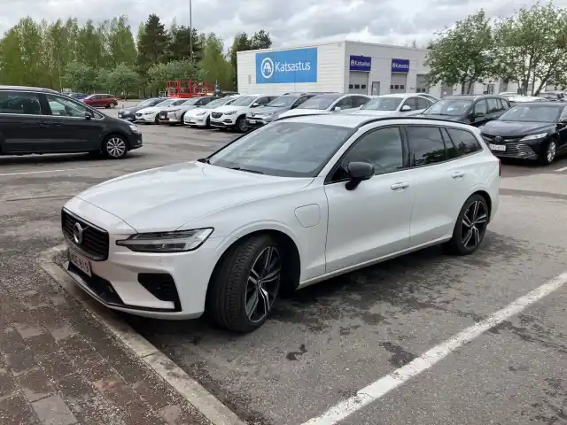 Valkoinen Farmari, Volvo V60 – MOE-819