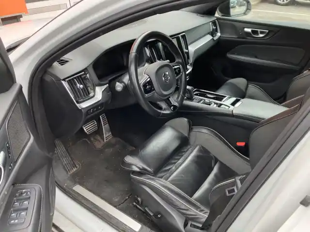 Valkoinen Farmari, Volvo V60 – MOE-819