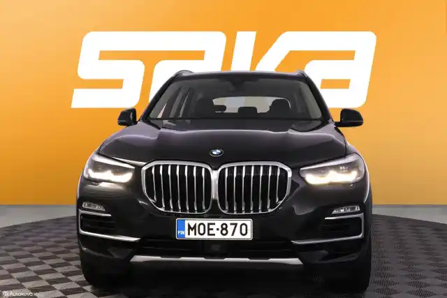 Musta Maastoauto, BMW X5 – MOE-870