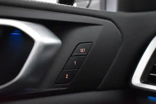 Musta Maastoauto, BMW X5 – MOE-870