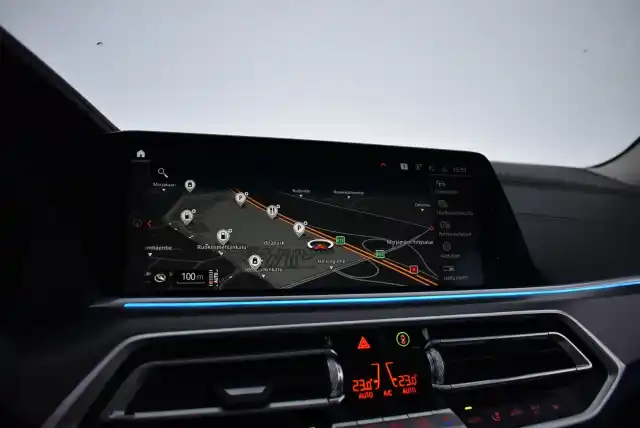 Musta Maastoauto, BMW X5 – MOE-870