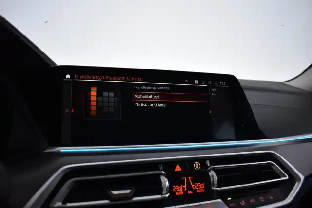 Musta Maastoauto, BMW X5 – MOE-870
