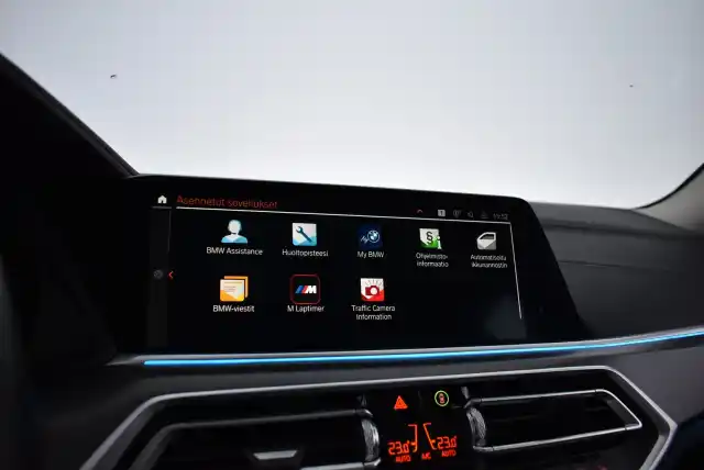 Musta Maastoauto, BMW X5 – MOE-870