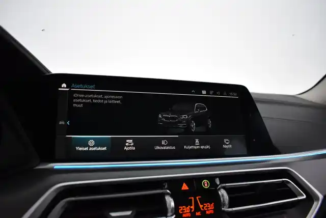 Musta Maastoauto, BMW X5 – MOE-870
