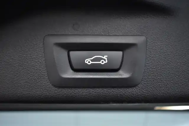 Musta Maastoauto, BMW X5 – MOE-870