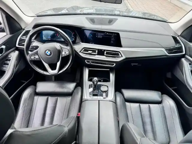 Musta Maastoauto, BMW X5 – MOE-870
