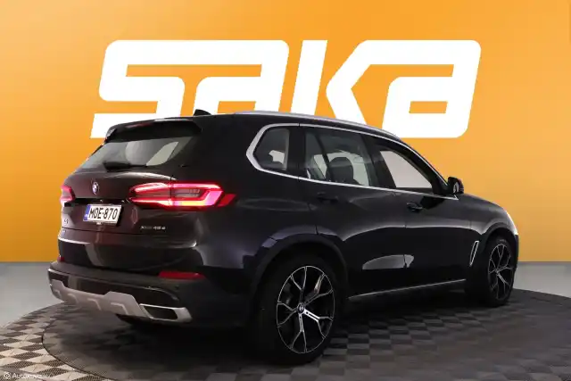 Musta Maastoauto, BMW X5 – MOE-870