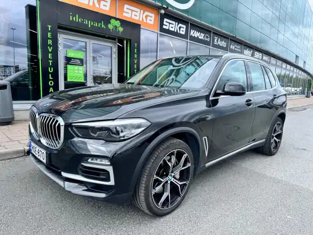 Musta Maastoauto, BMW X5 – MOE-870