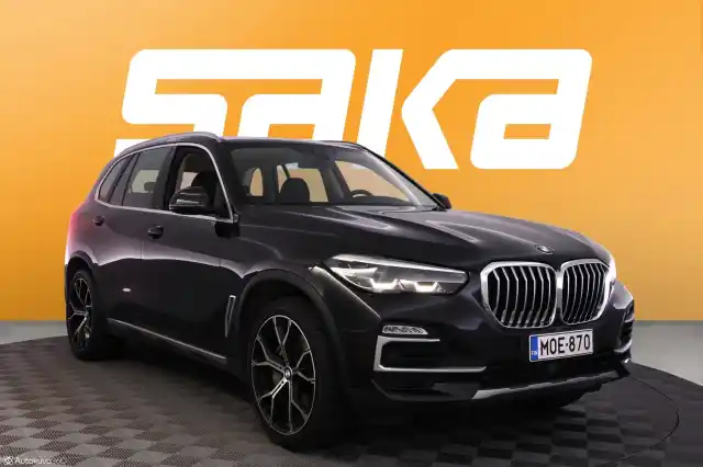 Musta Maastoauto, BMW X5 – MOE-870