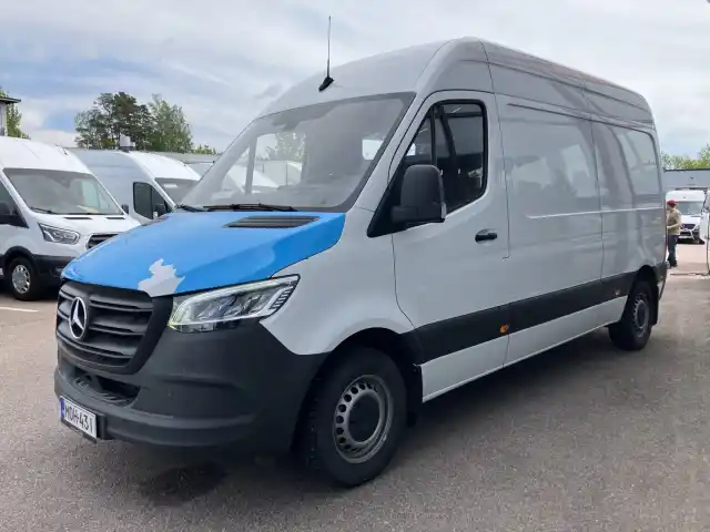 Valkoinen Pakettiauto, Mercedes-Benz Sprinter – MOH-431