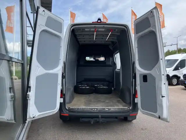 Valkoinen Pakettiauto, Mercedes-Benz Sprinter – MOH-431