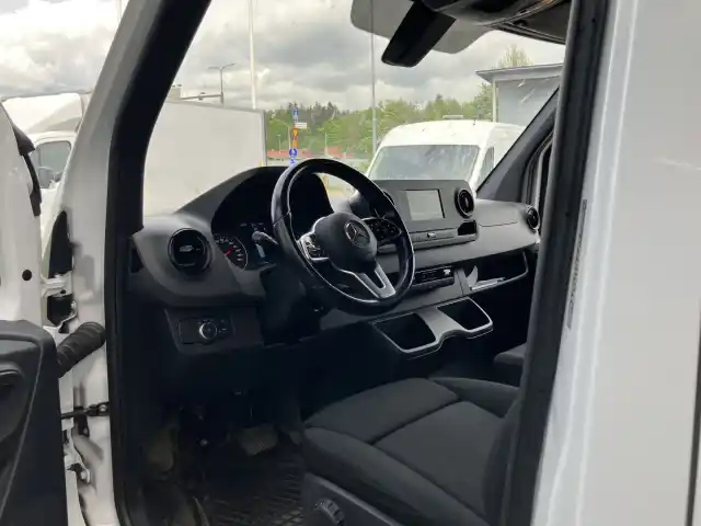 Valkoinen Pakettiauto, Mercedes-Benz Sprinter – MOH-431