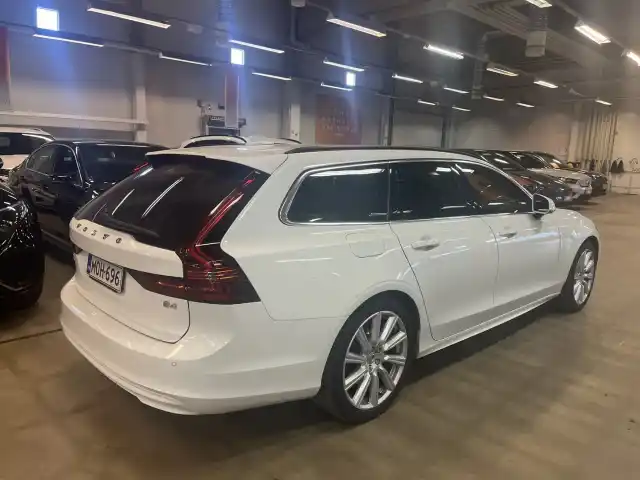 Valkoinen Farmari, Volvo V90 – MOH-696