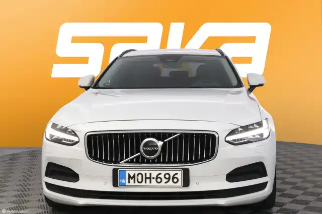 Valkoinen Farmari, Volvo V90 – MOH-696