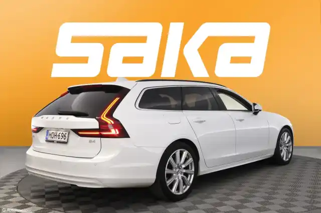 Valkoinen Farmari, Volvo V90 – MOH-696