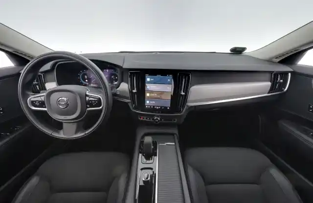 Valkoinen Farmari, Volvo V90 – MOH-696