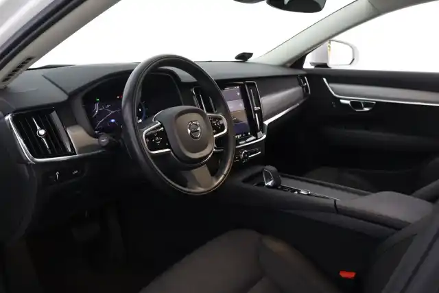 Valkoinen Farmari, Volvo V90 – MOH-696