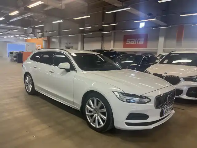 Valkoinen Farmari, Volvo V90 – MOH-696
