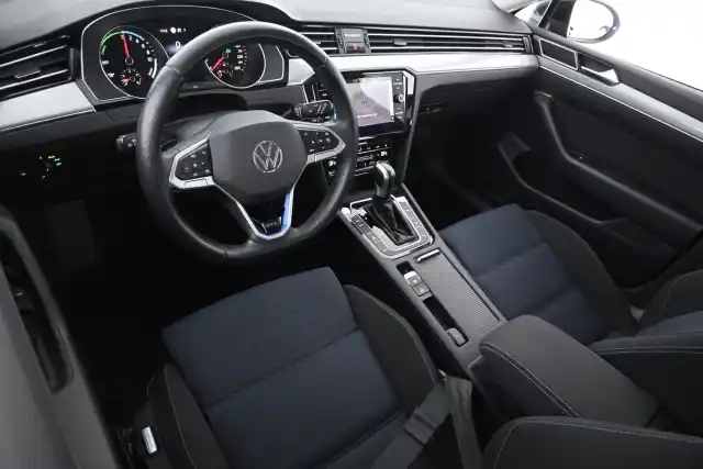 Musta Farmari, Volkswagen Passat – MOH-717