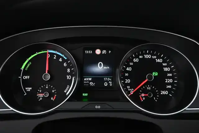 Musta Farmari, Volkswagen Passat – MOH-717