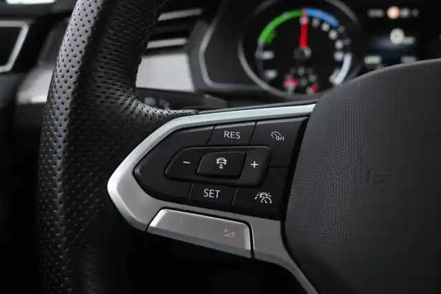 Musta Farmari, Volkswagen Passat – MOH-717
