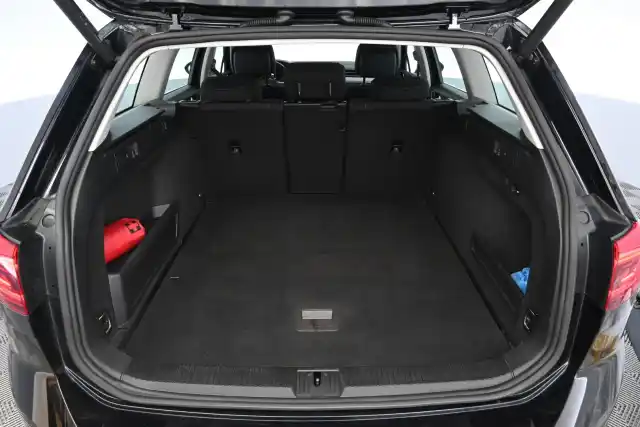 Musta Farmari, Volkswagen Passat – MOH-717